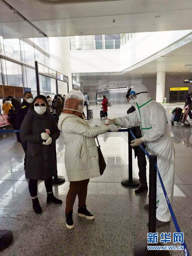 （習近平致敬的戰(zhàn)&ldquo;疫&rdquo;英雄&middot;志愿者篇&middot;圖文互動）（8）他們，微光成炬照征程