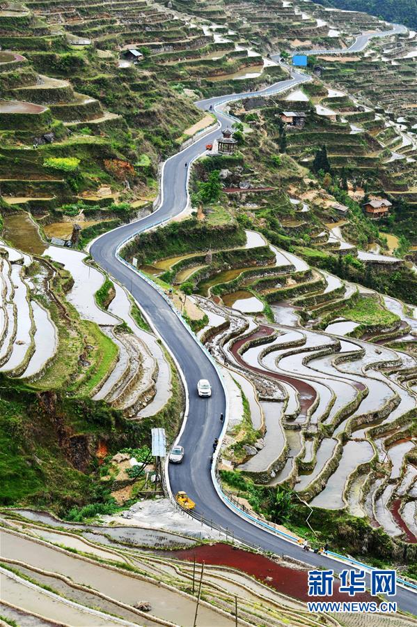 （在習(xí)近平新時代中國特色社會主義思想指引下&mdash;&mdash;新時代新作為新篇章&middot;習(xí)近平總書記關(guān)切事&middot;圖文互動）（9）啃下最后的硬骨頭&mdash;&mdash;脫貧攻堅掛牌督戰(zhàn)進行時