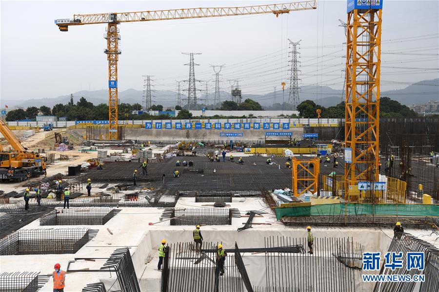 （在習近平新時代中國特色社會主義思想指引下&mdash;&mdash;新時代新作為新篇章&middot;習近平總書記關切事&middot;圖文互動）（6）新機遇、新引擎&mdash;&mdash;重大工程重大項目建設新動向觀察