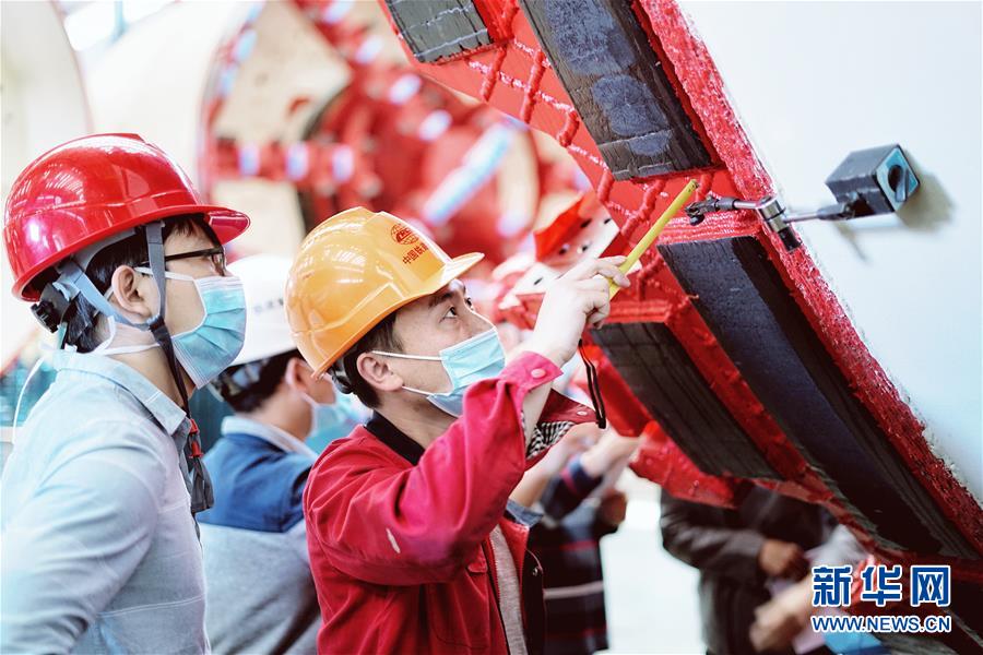 （在習近平新時代中國特色社會主義思想指引下&mdash;&mdash;新時代新作為新篇章&middot;習近平總書記關(guān)切事&middot;圖文互動）（1）最有力的支撐，最堅決的攀登&mdash;&mdash;記錄奮戰(zhàn)在復工復產(chǎn)一線的科技工作者