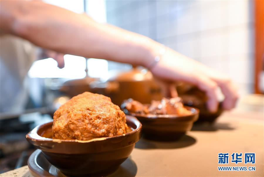 （在習(xí)近平新時(shí)代中國特色社會主義思想指引下&mdash;&mdash;新時(shí)代新作為新篇章&middot;習(xí)近平總書記關(guān)切事&middot;圖文互動）（7）珍惜盤中餐，狠剎浪費(fèi)風(fēng)&mdash;&mdash;各地積極行動堅(jiān)決制止餐飲浪費(fèi)