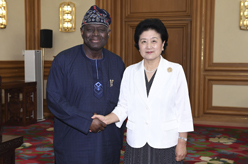 劉延?xùn)|會見聯(lián)合國人口基金執(zhí)行主任巴巴通德&middot;奧索蒂梅欣