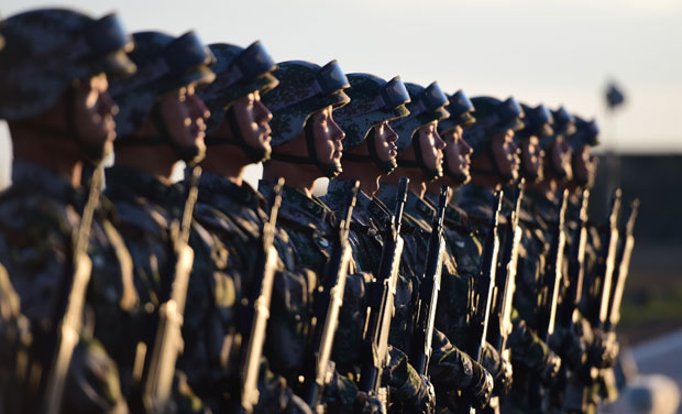 沙場今點兵！習(xí)近平檢閱部隊