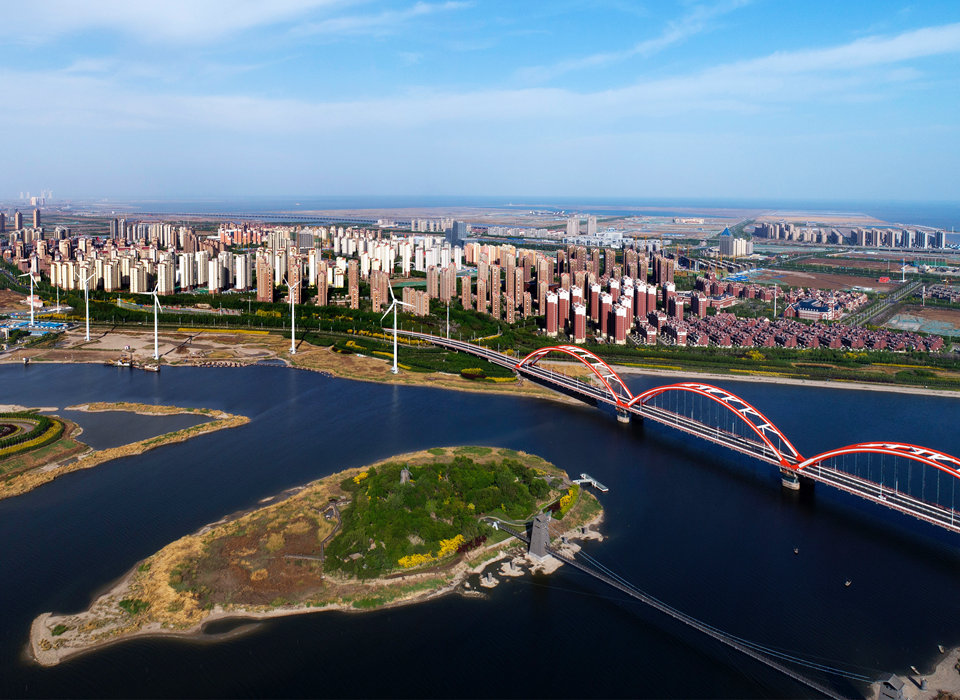 銳意進(jìn)取，埋頭苦干，向著偉大目標(biāo)奮力前行