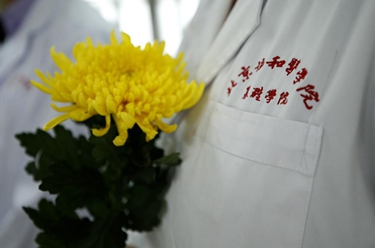 致敬&ldquo;將生命奉獻(xiàn)到最后&rdquo;的無言良師