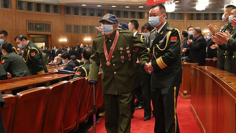 志愿軍老戰(zhàn)士、老同志入場