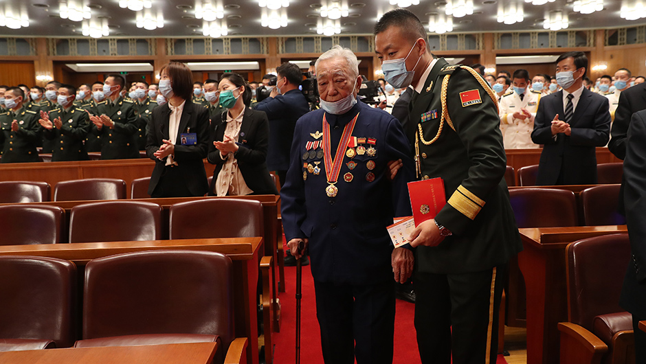 志愿軍老戰(zhàn)士、老同志入場