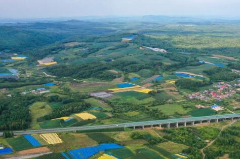 長白山下生態(tài)縣：倚綠生金，以景換銀