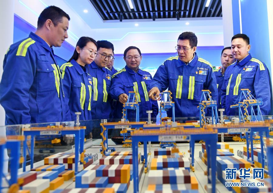 中國(guó)智慧港口的&ldquo;拓荒人&rdquo;&mdash;&mdash;記山東港口青島港連鋼創(chuàng)新團(tuán)隊(duì)