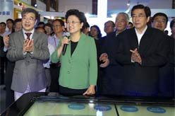 劉延?xùn)|、郭金龍參加2016年全國科技活動周活動