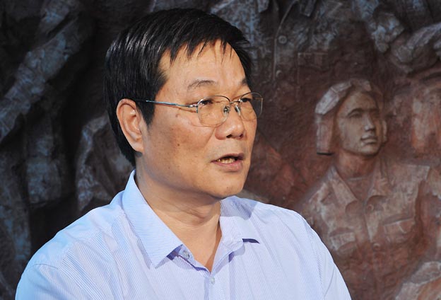 我們把黨的政治優(yōu)勢(shì)和現(xiàn)代企業(yè)制度優(yōu)勢(shì)結(jié)合起來，建立完善決策、執(zhí)行、監(jiān)督三個(gè)體系。