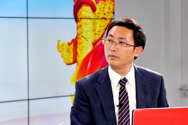 繼往是為了開來，那么開什么來？我們的未來是什么？我們現(xiàn)在站在什么歷史方位上？往哪里去走？