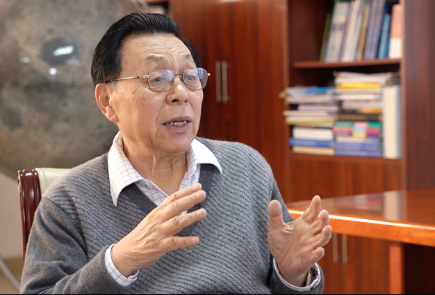 與月球背面建立聯(lián)系，而且測控和通信鏈路要暢通