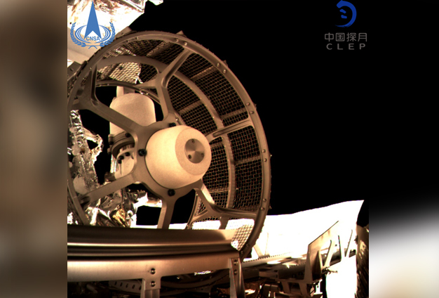 有古老的巖石，地形略微平坦一點