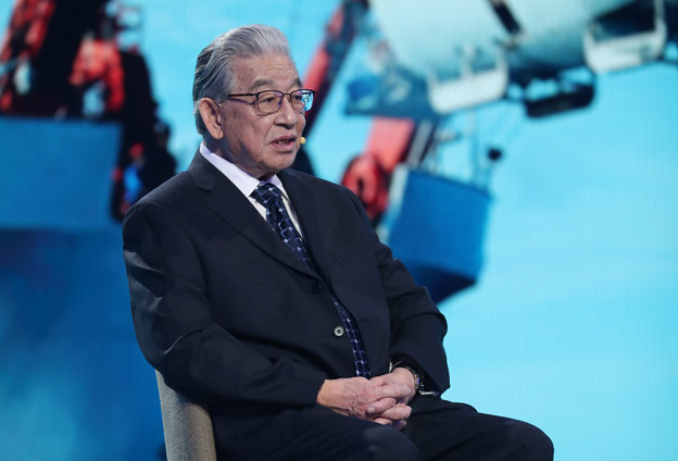 中華民族實(shí)現(xiàn)了可上九天攬?jiān)?，可下五洋捉鱉的宏偉夙愿