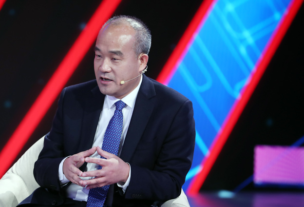 年輕人要有遠(yuǎn)大理想，要了解到科技的核心要素所在，專心，靜下心來(lái)打好基礎(chǔ)。