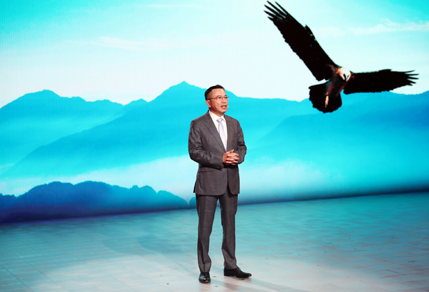 一定要在技術(shù)創(chuàng)新能力上力求突破，我們才會在全球的產(chǎn)業(yè)鏈中占據(jù)更高的地位