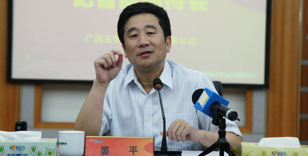 玉柴集團公司董事局主席晏平&mdash;&mdash;大家可能不一定認(rèn)識我，但是大家一定坐過裝配玉柴發(fā)動機的客車、公交車，因為玉柴發(fā)動機裝配在全國超過60%的客車、公交車上。玉柴發(fā)動機能夠陪伴大家上班、回家、逛街，我很自豪。我們將繼續(xù)制造更多更好的綠色產(chǎn)品，造福社會和百姓。