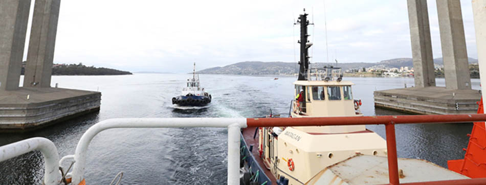 &ldquo;雪龍&rdquo;號(hào)?？堪拇罄麃喕舭吞馗垩a(bǔ)給(高清)