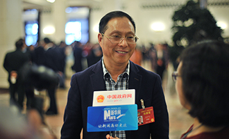 全國(guó)政協(xié)委員杜時(shí)貴接受采訪(fǎng)