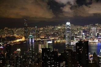 中央對(duì)香港行政長官是有標(biāo)準(zhǔn)的，是一貫的