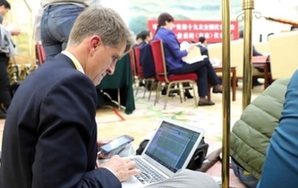 在你看不見的角落，中外記者這樣工作