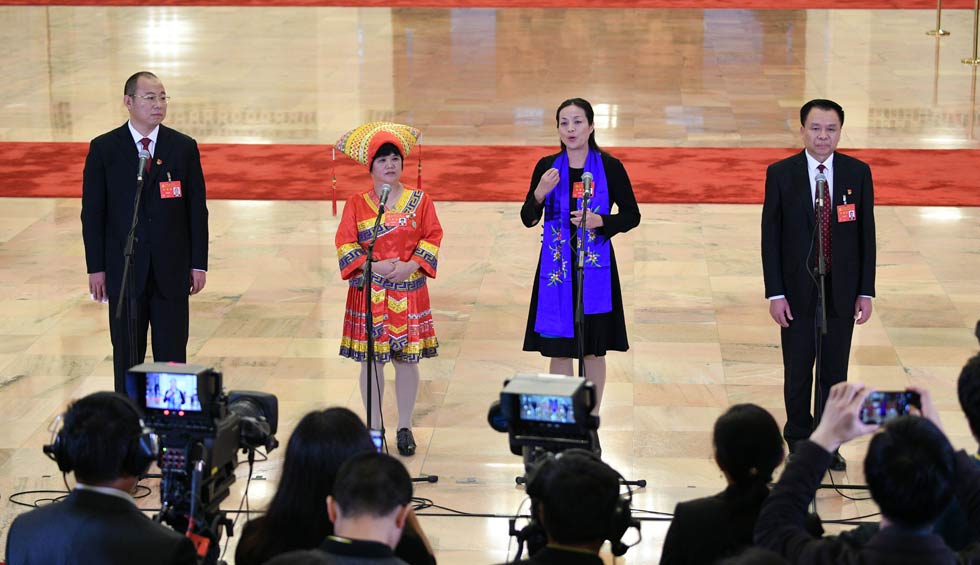 蔡松濤、杜麗群、楊小玲、賈立群接受采訪