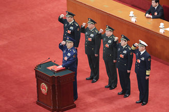 中央軍委副主席、委員進行憲法宣誓