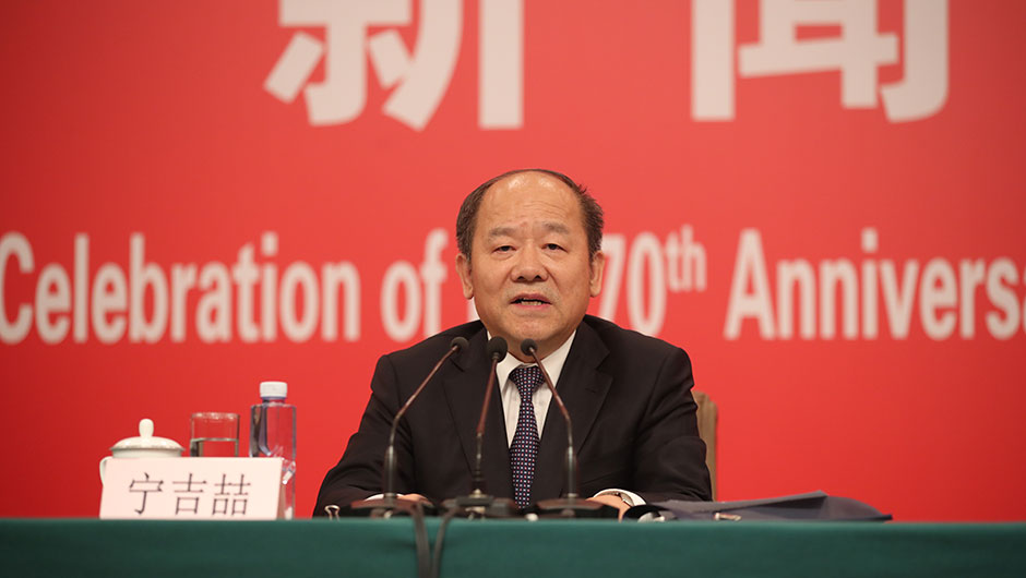 國家發(fā)展和改革委員會副主任、國家統(tǒng)計局局長寧吉喆介紹相關(guān)情況