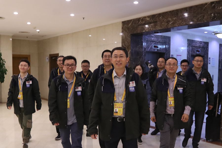 新華網(wǎng)國慶前方報(bào)道團(tuán)隊(duì)，出發(fā)啦！