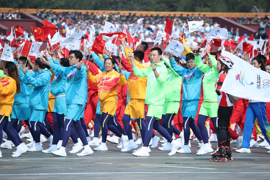 群眾大游行，歡樂的海洋！