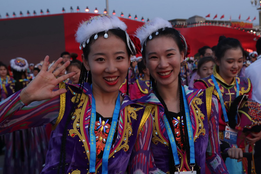 今晚，我們歡聚在天安門廣場(chǎng)