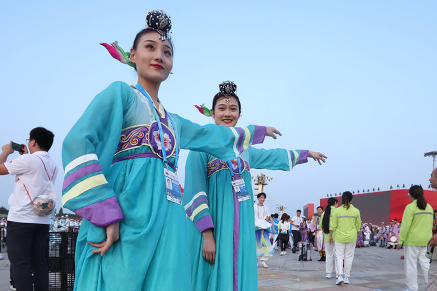今晚，我們歡聚在天安門廣場(chǎng)