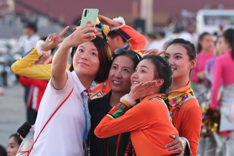 今晚，我們歡聚在天安門廣場(chǎng)