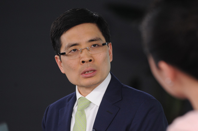 周云杰解答主持人提問