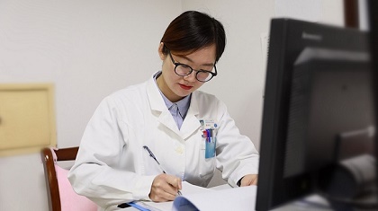 有才！這位女醫(yī)生自創(chuàng)說唱視頻，讓科普更&ldquo;接地氣&rdquo;