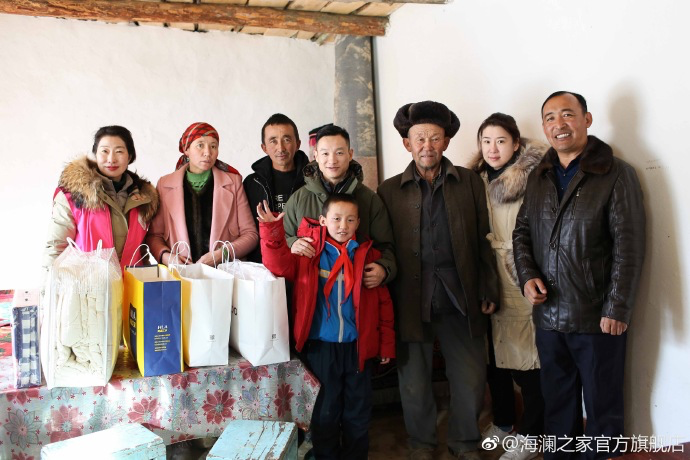 奧運冠軍體操名將楊威把溫暖帶到北疆小朋友們的家中，把體育精神與奮斗的信念，傳遞到所有北疆孩子們的心中。