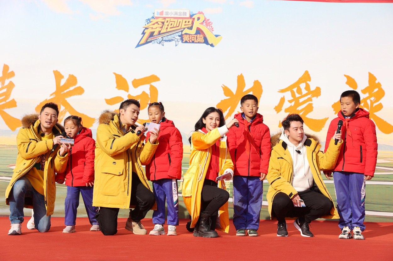 2020年11月18日，&ldquo;大漠長河，為愛讀詩&rdquo;多一克溫暖公益活動啟動儀式在寧夏中衛(wèi)市沙坡頭區(qū)郭灘學(xué)校舉行。&ldquo;跑男團&rdquo;成員李晨、楊穎、鄭愷、沙溢與&ldquo;多一克溫暖&rdquo;團隊攜手為學(xué)生們送去了海瀾之家的冬日溫暖。