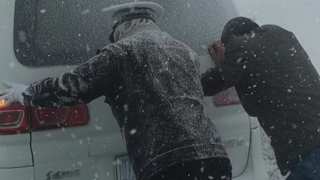 &ldquo;冰雕&rdquo;交警找到了！致敬戰(zhàn)斗在抗風(fēng)雪一線的交警