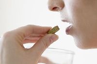 【健康解碼】說明書上這么多副作用 這藥我還吃不吃？