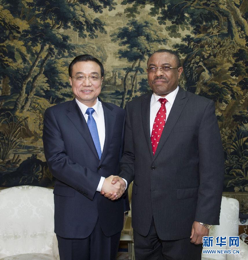 5月4日，中國國務(wù)院總理李克強(qiáng)在亞的斯亞貝巴與埃塞俄比亞總理海爾馬里亞姆舉行會(huì)談。  新華社記者 王曄 攝