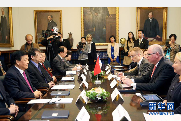 6月13日，中共中央政治局常委、中央書記處書記劉云山在赫爾辛基會(huì)見芬蘭議長(zhǎng)海內(nèi)盧奧馬。 新華社記者姚大偉攝