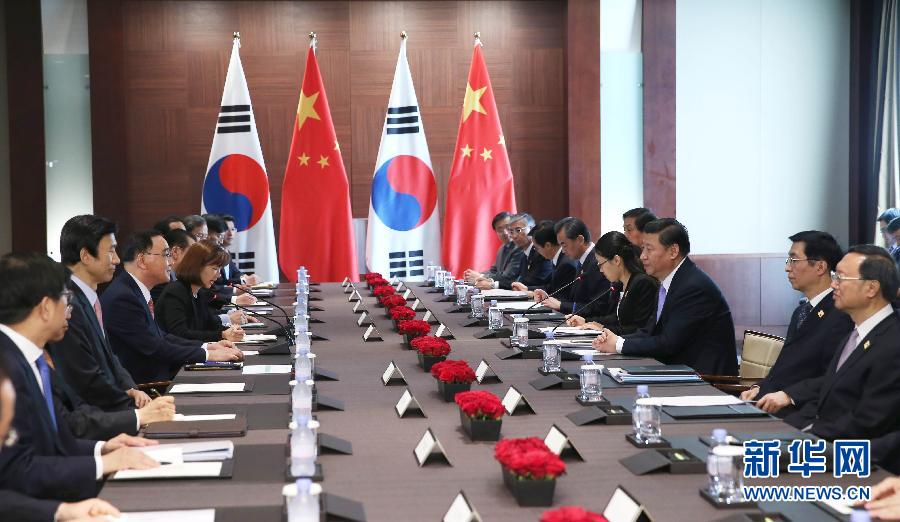 7月4日，國(guó)家主席習(xí)近平在首爾會(huì)見(jiàn)韓國(guó)總理鄭烘原。 新華社記者謝環(huán)馳攝 