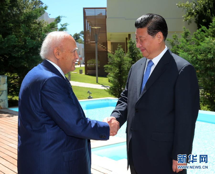7月13日，中國(guó)國(guó)家主席習(xí)近平在希臘羅德島會(huì)見(jiàn)希臘總統(tǒng)帕普利亞斯。 新華社記者 蘭紅光 攝