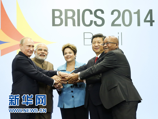 這是習(xí)近平同出席會晤的巴西總統(tǒng)羅塞夫、俄羅斯總統(tǒng)普京、印度總理莫迪、南非總統(tǒng)祖馬合影。新華社記者 蘭紅光 攝