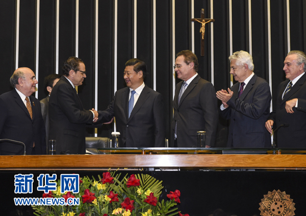 7月16日，國(guó)家主席習(xí)近平在巴西國(guó)會(huì)發(fā)表《弘揚(yáng)傳統(tǒng)友好共譜合作新篇》的演講。 新華社記者 李學(xué)仁 攝 