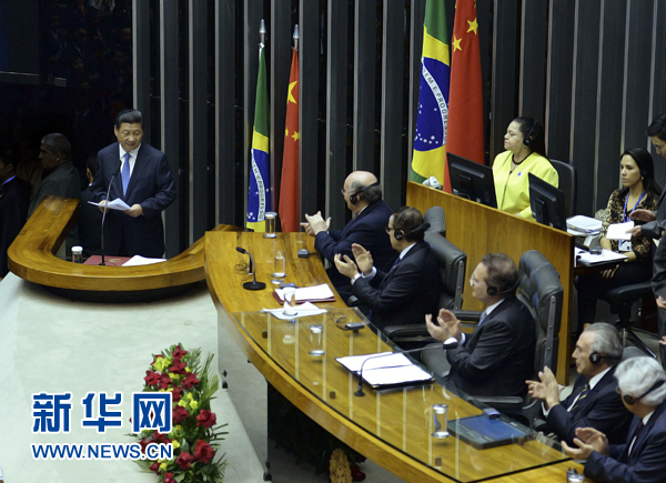 7月16日，國(guó)家主席習(xí)近平在巴西國(guó)會(huì)發(fā)表《弘揚(yáng)傳統(tǒng)友好共譜合作新篇》的演講。 新華社記者 劉建生 攝