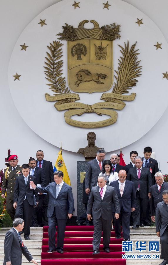 當(dāng)?shù)貢r(shí)間7月21日，國(guó)家主席習(xí)近平在加拉加斯會(huì)見(jiàn)委內(nèi)瑞拉全國(guó)代表大會(huì)主席卡韋略。 新華社記者 王曄 攝