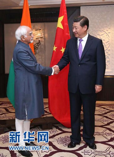 9月18日，國(guó)家主席習(xí)近平在新德里會(huì)見(jiàn)印度副總統(tǒng)兼聯(lián)邦院議長(zhǎng)安薩里。 新華社記者 龐興雷 攝