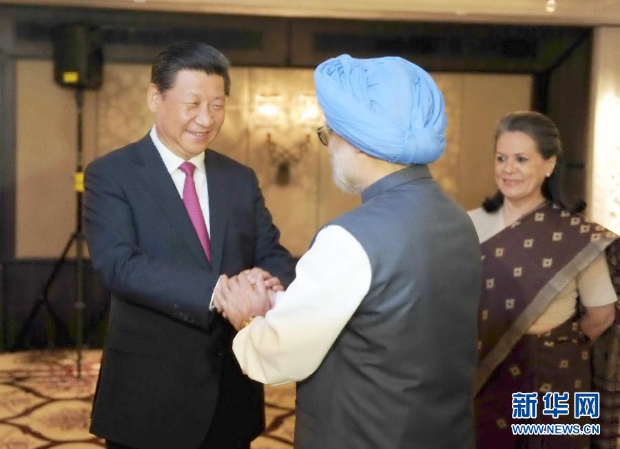 9月19日，國(guó)家主席習(xí)近平在新德里會(huì)見印度國(guó)大黨主席索尼婭&middot;甘地和前總理辛格。 新華社記者張鐸攝